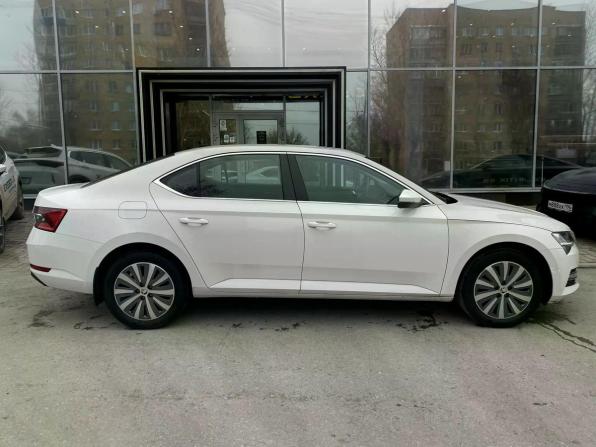 Skoda Superb III Рестайлинг с пробегом 2021 года, цена 2 289 000 рублей, 121818 км, лифтбек, Автокод Объявления