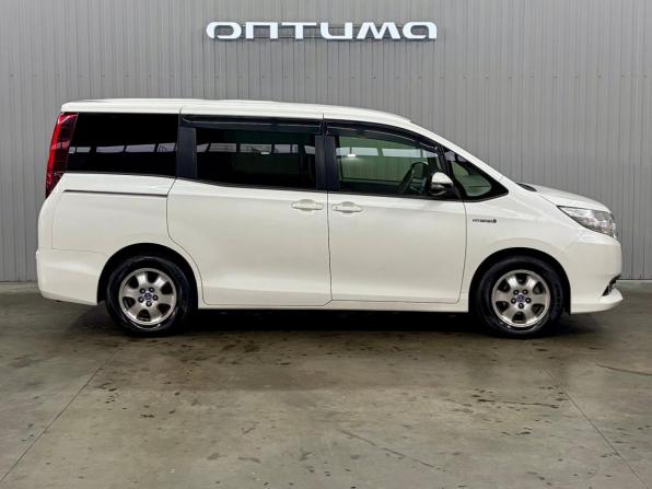 Toyota Noah III (R80) с пробегом 2016 года, цена 2 000 000 рублей, 237952 км, минивэн, Автокод Объявления