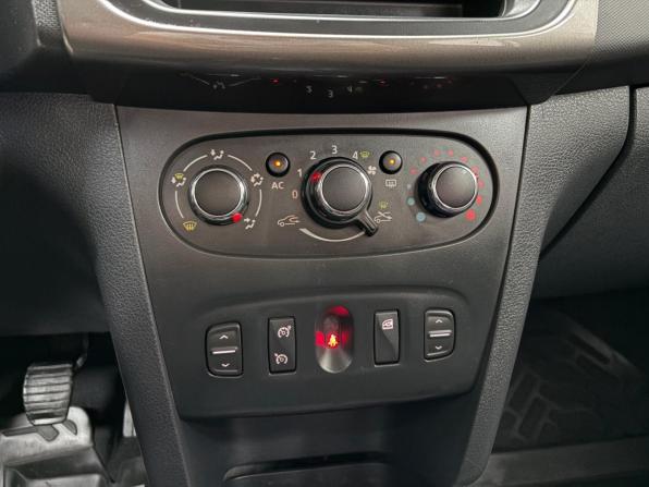 Renault Sandero II с пробегом 2015 года, цена 828 000 рублей, 156955 км, хэтчбек, Автокод Объявления