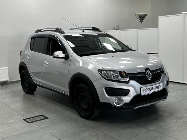 Renault Sandero II с пробегом 2017 года, цена 950 000 рублей, 88000 км, хэтчбек, Автокод Объявления