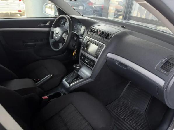 Skoda Octavia II (A5) Рестайлинг с пробегом 2011 года, цена 818 000 рублей, 197597 км, лифтбек, Автокод Объявления