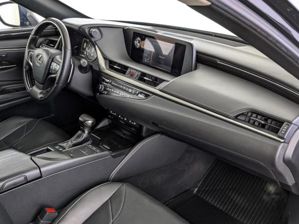 Lexus ES VII с пробегом 2018 года, цена 2 800 000 рублей, 227838 км, седан, Автокод Объявления