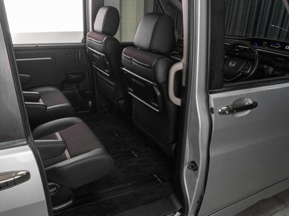 Honda Stepwgn V с пробегом 2017 года, цена 1 779 000 рублей, 172072 км, минивэн, Автокод Объявления