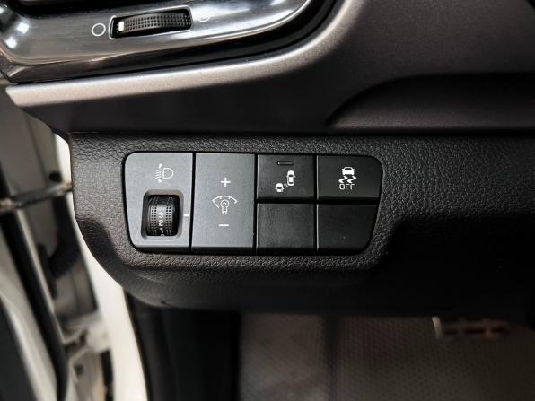 Kia Stonic I с пробегом 2018 года, цена 1 695 000 рублей, 156988 км, внедорожник, Автокод Объявления
