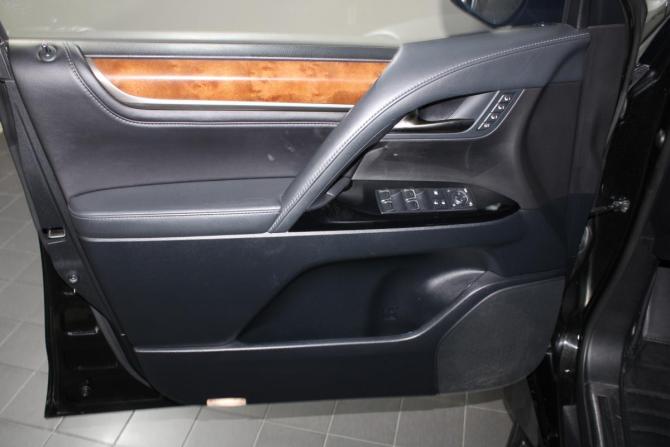 Lexus LX III Рестайлинг 2 с пробегом 2016 года, цена 7 200 000 рублей, 183730 км, внедорожник, Автокод Объявления