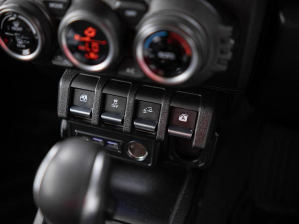 Suzuki Jimny IV с пробегом 2019 года, цена 2 299 000 рублей, 70080 км, внедорожник, Автокод Объявления