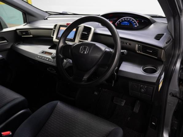 Honda Freed I с пробегом 2010 года, цена 864 000 рублей, 208480 км, компактвэн, Автокод Объявления