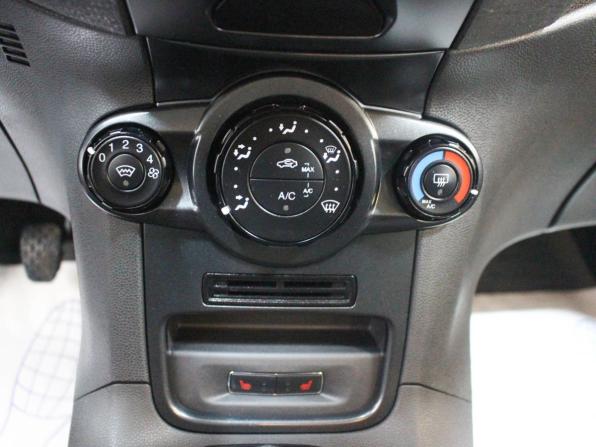 Ford Fiesta Mk6 Рестайлинг с пробегом 2016 года, цена 795 000 рублей, 71554 км, хэтчбек, Автокод Объявления
