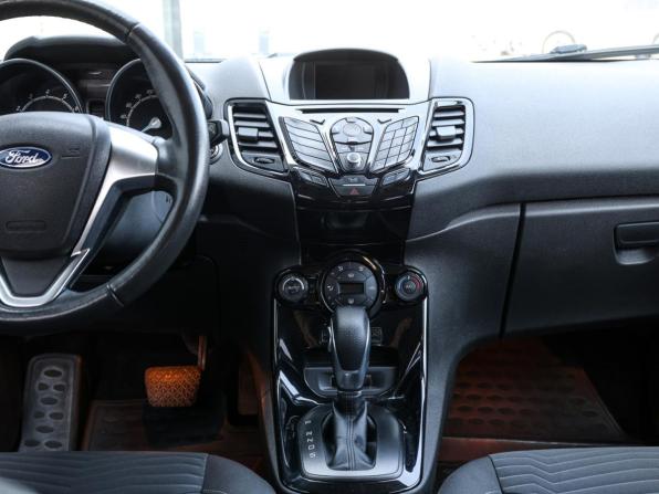 Ford Fiesta Mk6 Рестайлинг с пробегом 2015 года, цена 749 000 рублей, 143900 км, хэтчбек, Автокод Объявления