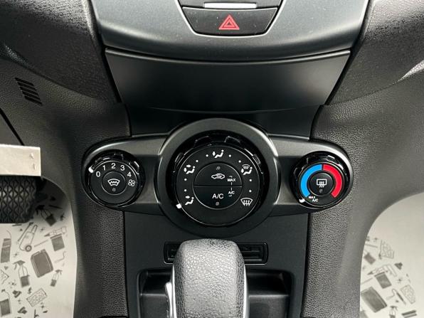 Ford Fiesta Mk6 Рестайлинг с пробегом 2015 года, цена 825 000 рублей, 137400 км, седан, Автокод Объявления
