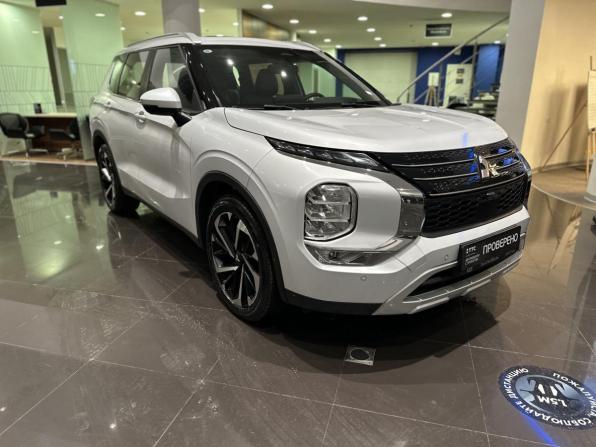 Mitsubishi Outlander IV с пробегом 2023 года, цена 4 071 000 рублей, 33 км, внедорожник, Автокод Объявления