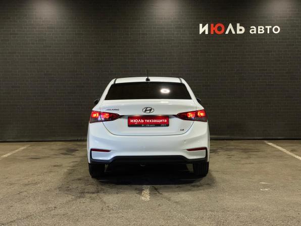 Hyundai Solaris II с пробегом 2017 года, цена 1 040 000 рублей, 152205 км, седан, Автокод Объявления