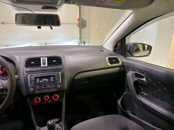 Volkswagen Polo V Рестайлинг с пробегом 2018 года, цена 935 000 рублей, 84971 км, седан, Автокод Объявления