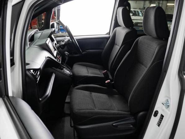 Toyota Noah III (R80) Рестайлинг с пробегом 2018 года, цена 2 550 000 рублей, 64392 км, минивэн, Автокод Объявления