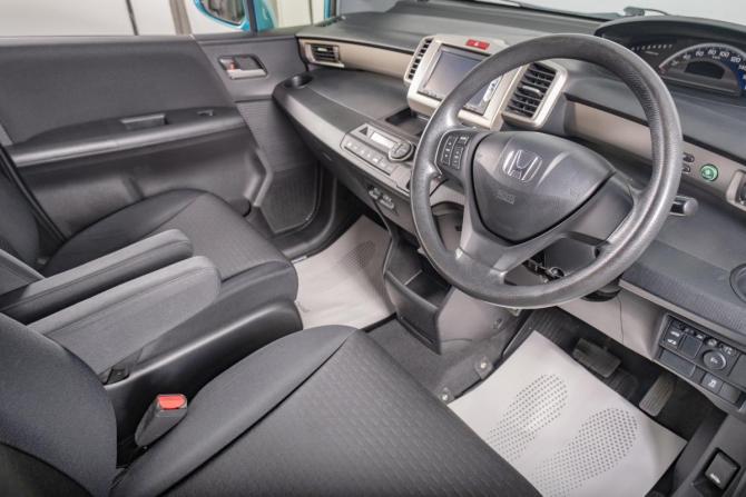 Honda Freed I Рестайлинг с пробегом 2013 года, цена 1 279 000 рублей, 96000 км, компактвэн, Автокод Объявления