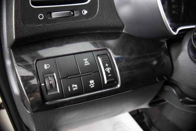 Kia Sorento II Рестайлинг с пробегом 2018 года, цена 2 099 000 рублей, 178000 км, внедорожник, Автокод Объявления