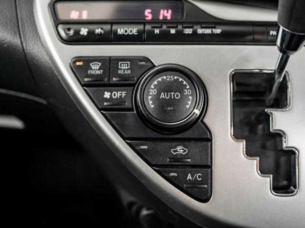 Toyota ISis I Рестайлинг с пробегом 2014 года, цена 1 325 000 рублей, 154000 км, компактвэн, Автокод Объявления