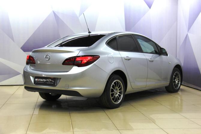 Opel Astra J Рестайлинг с пробегом 2014 года, цена 798 800 рублей, 224683 км, седан, Автокод Объявления