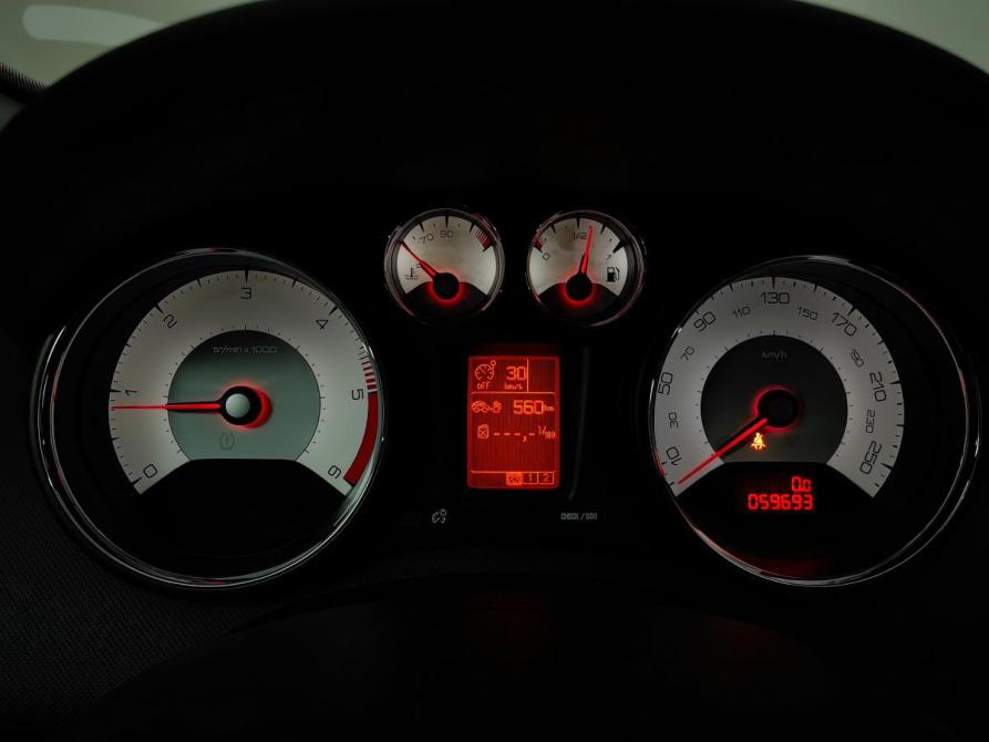 Peugeot 408 I Москва  - изображение 16