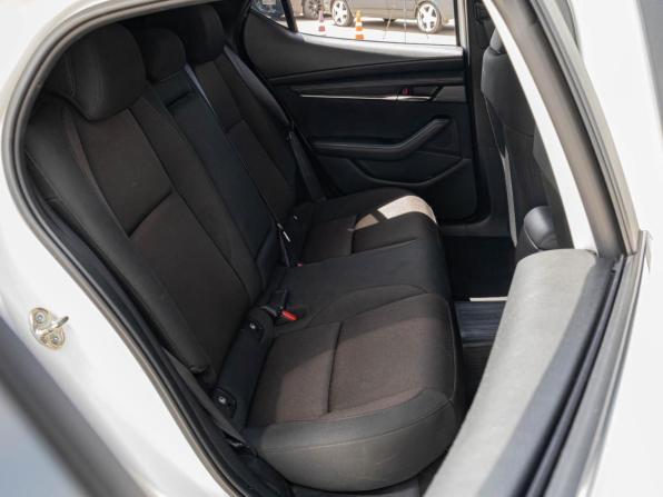 Mazda 3 IV (BP) с пробегом 2019 года, цена 2 099 000 рублей, 114935 км, хэтчбек, Автокод Объявления
