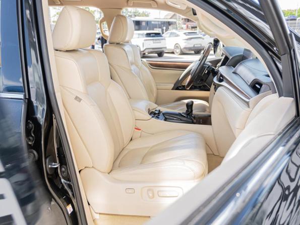 Lexus LX III Рестайлинг 2 с пробегом 2016 года, цена 5 870 000 рублей, 249169 км, внедорожник, Автокод Объявления