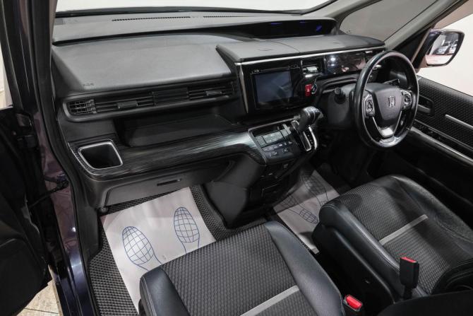 Honda Stepwgn V с пробегом 2015 года, цена 1 799 000 рублей, 132723 км, минивэн, Автокод Объявления