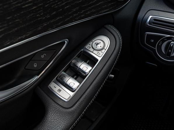 Mercedes-Benz C-Класс IV (W205) Рестайлинг с пробегом 2018 года, цена 2 990 000 рублей, 105753 км, седан, Автокод Объявления