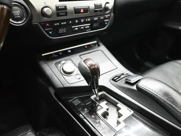 Lexus ES VI с пробегом 2013 года, цена 2 250 000 рублей, 265029 км, седан, Автокод Объявления