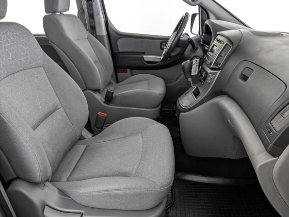 Hyundai H-1 II Рестайлинг 2 с пробегом 2019 года, цена 3 350 000 рублей, 74333 км, минивэн, Автокод Объявления