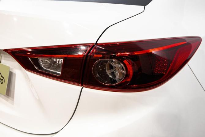 Mazda Axela III Рестайлинг с пробегом 2018 года, цена 1 149 000 рублей, 96000 км, седан, Автокод Объявления