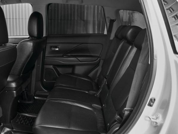 Mitsubishi Outlander III Рестайлинг 2 с пробегом 2016 года, цена 1 999 000 рублей, 171157 км, внедорожник, Автокод Объявления
