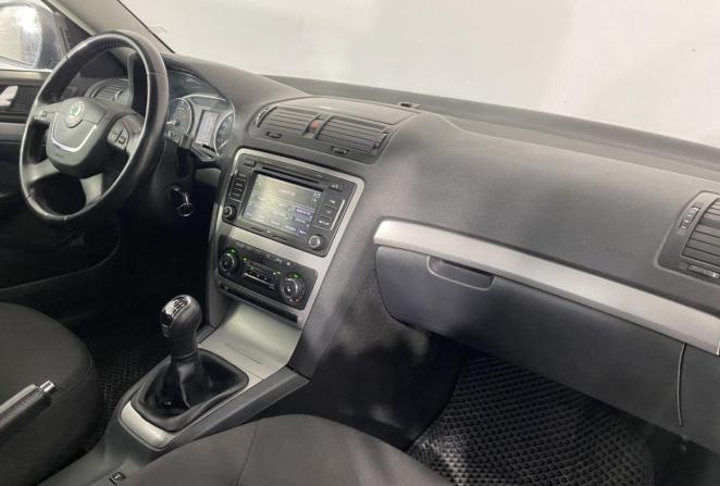 Skoda Octavia II (A5) Рестайлинг с пробегом 2012 года, цена 900 000 рублей, 176630 км, лифтбек, Автокод Объявления
