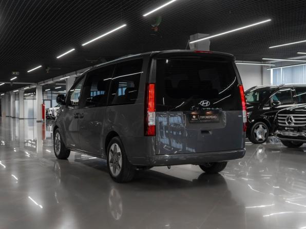 Hyundai Staria I с пробегом 2024 года, цена 6 350 000 рублей, 683 км, минивэн, Автокод Объявления