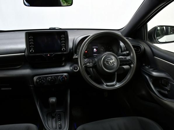 Toyota Yaris IV с пробегом 2020 года, цена 1 170 000 рублей, 115009 км, хэтчбек, Автокод Объявления