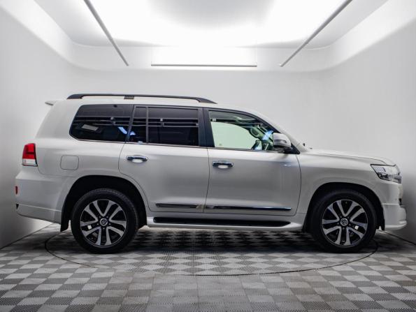 Toyota Land Cruiser 200 Series Рестайлинг 2 с пробегом 2019 года, цена 6 000 000 рублей, 287370 км, внедорожник, Автокод Объявления