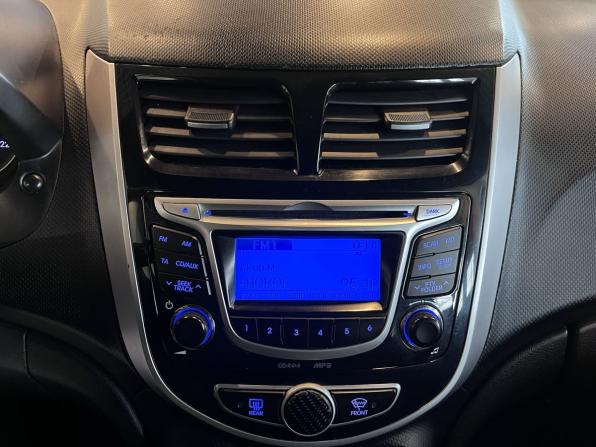 Hyundai Solaris I с пробегом 2012 года, цена 435 000 рублей, 336142 км, седан, Автокод Объявления