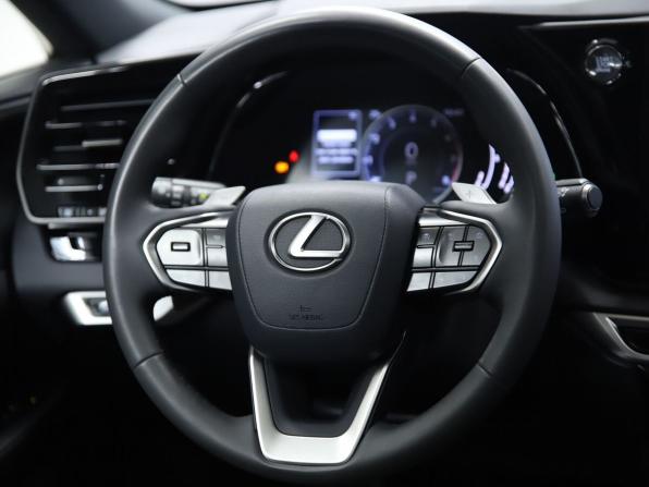 Lexus RX V с пробегом 2023 года, цена 8 550 000 рублей, 31185 км, внедорожник, Автокод Объявления