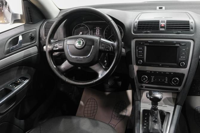 Skoda Octavia II (A5) Рестайлинг с пробегом 2013 года, цена 919 000 рублей, 255000 км, лифтбек, Автокод Объявления