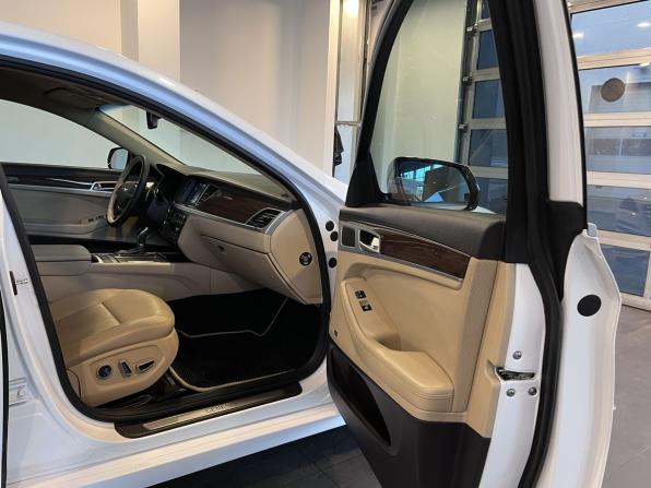 Hyundai Genesis II с пробегом 2014 года, цена 2 275 000 рублей, 106367 км, седан, Автокод Объявления