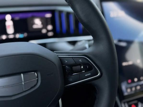 Geely Atlas II с пробегом 2024 года, цена 2 669 000 рублей, 42392 км, внедорожник, Автокод Объявления