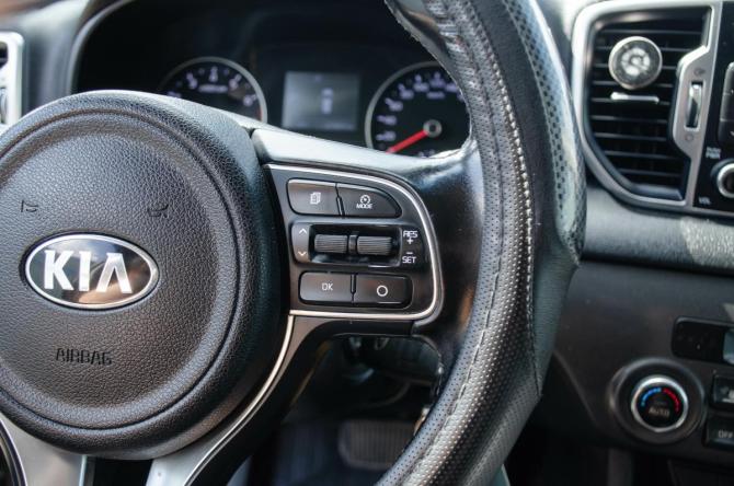 Kia Sportage IV Рестайлинг с пробегом 2018 года, цена 1 595 000 рублей, 220000 км, внедорожник, Автокод Объявления