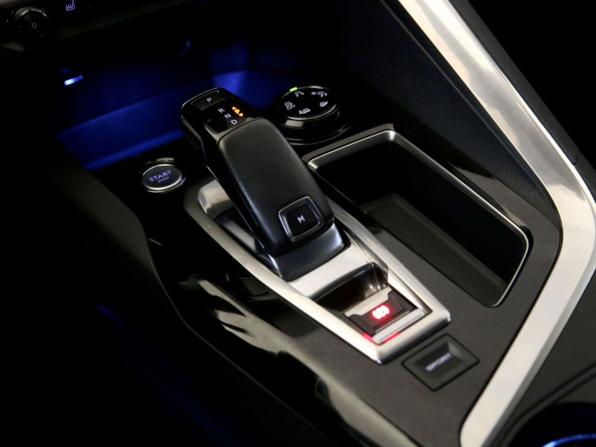 Peugeot 3008 II с пробегом 2017 года, цена 1 650 000 рублей, 160000 км, внедорожник, Автокод Объявления