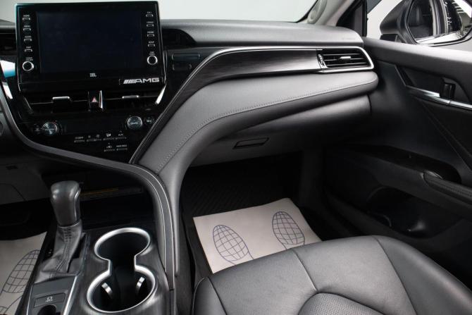 Toyota Camry VIII (XV70) Рестайлинг с пробегом 2021 года, цена 3 249 000 рублей, 59850 км, седан, Автокод Объявления