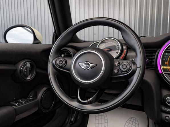 Mini Cabrio III с пробегом 2018 года, цена 1 867 000 рублей, 76057 км, кабриолет, Автокод Объявления