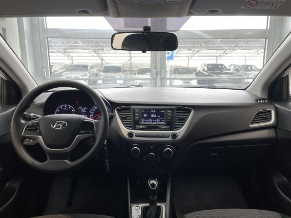Hyundai Solaris II с пробегом 2018 года, цена 950 000 рублей, 127222 км, седан, Автокод Объявления