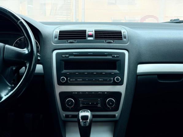 Skoda Octavia II (A5) Рестайлинг с пробегом 2011 года, цена 775 000 рублей, 269000 км, лифтбек, Автокод Объявления