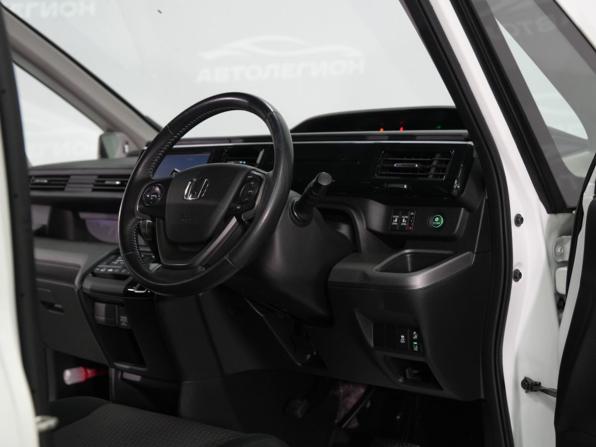 Honda Stepwgn V с пробегом 2015 года, цена 1 890 000 рублей, 92900 км, минивэн, Автокод Объявления