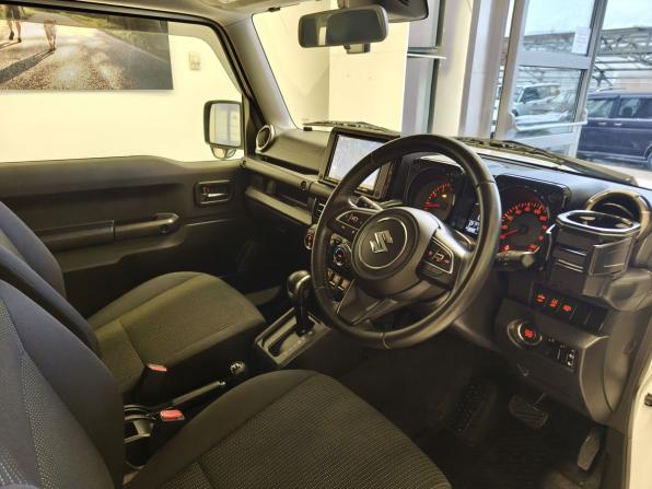 Suzuki Jimny IV с пробегом 2019 года, цена 1 900 000 рублей, 50000 км, внедорожник, Автокод Объявления