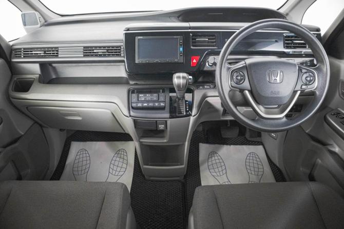 Honda Stepwgn V с пробегом 2016 года, цена 1 599 000 рублей, 141350 км, минивэн, Автокод Объявления