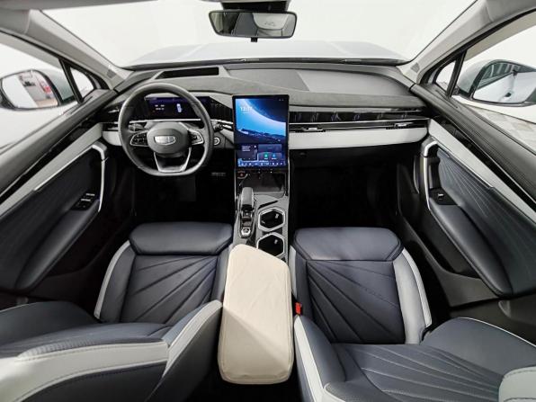 Geely Atlas II с пробегом 2024 года, цена 2 799 000 рублей, 28106 км, внедорожник, Автокод Объявления